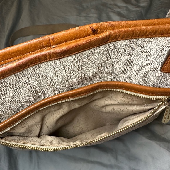 Michael Kors - Jet Set Crossbody Monogram Logo Side Purse Bag - White & Brown - Picture 5 of 10